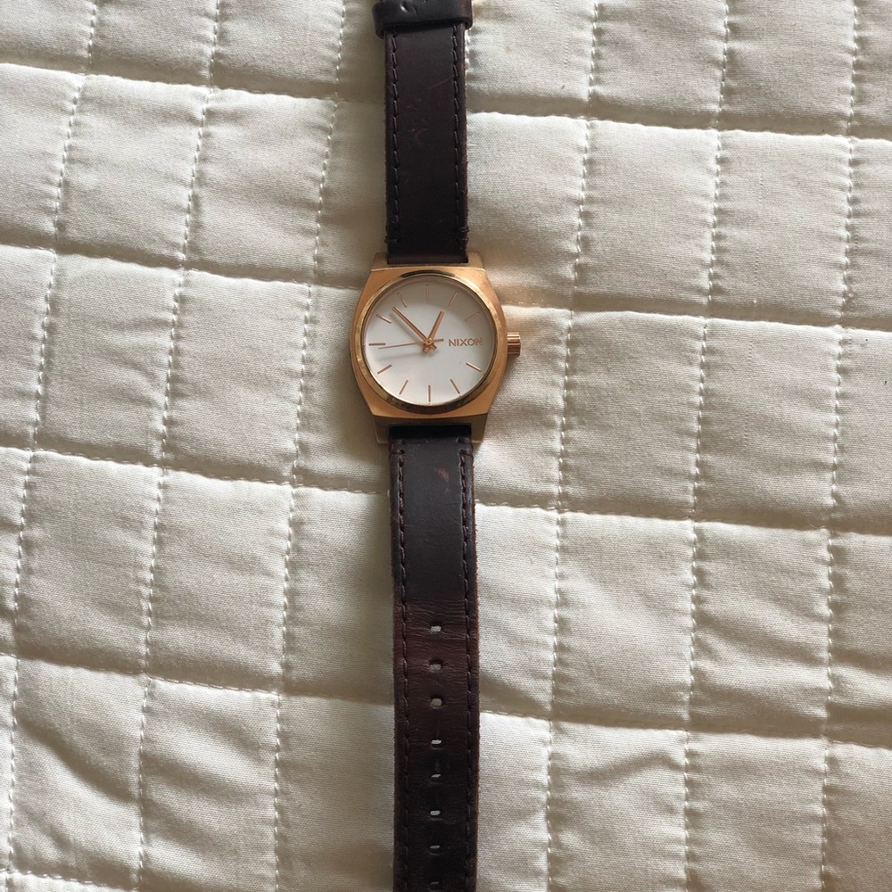 NIXON women’s “Medium Time Teller” Watch